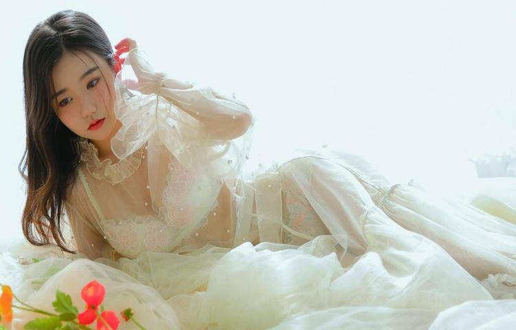 GOGO亚洲高清大胆美女人体跨文化艺术表达